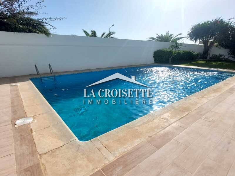 Villa S+4 avec piscine à Gammarth